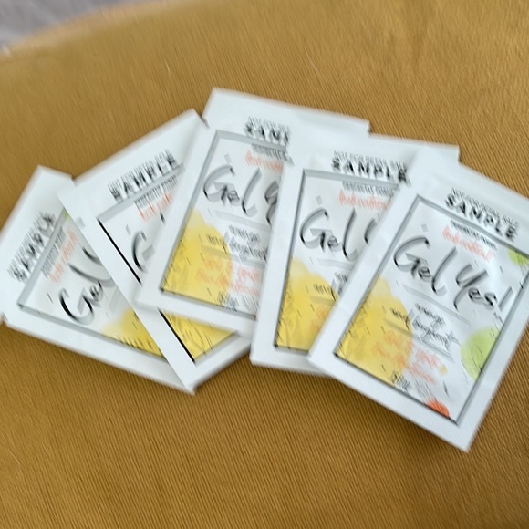 Perfectly Posh Gel Yes gel to water moisturizer - Picture 4 of 5